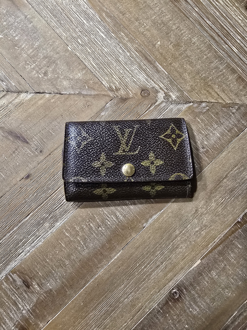 Louis Vuitton Monogram 6 Key Holder - Authentic with COA